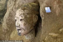 Cực nóng: Phát hiện 200 tượng đất nung trong lăng mộ Tần Thủy Hoàng