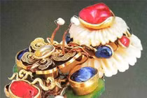 Mộ cổ bất ngờ nổ tung, vàng bạc châu báu thi nhau vương vãi 