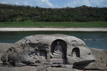 Sông hồ cạn nước, hàng loạt kho báu “khủng” bất ngờ lộ diện