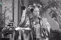 Từ Hy Thái Hậu “nghiện” hút thuốc khiến cung nữ khốn khổ thế nào?