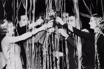 Ảnh hiếm người dân các nước đón Giao thừa những năm 1930