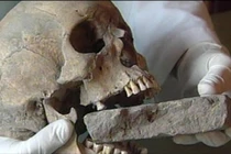 Bí ẩn những bộ hài cốt “ma cà rồng“