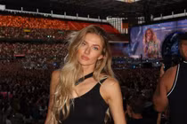 Mỹ nữ điền kinh Alica sang Mỹ “đu idol”, người đẹp MMA gây sốt