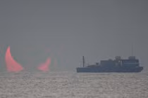 Sự thật về bức ảnh “sừng quỷ” nổi trên biển gây xôn xao dư luận