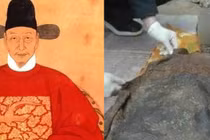 Khai quật mộ cổ thời nhà Minh, giật mình hài cốt đổi màu đen sì