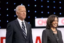 Nữ “phó tướng” của ông Biden làm nên lịch sử gây kinh ngạc nào?