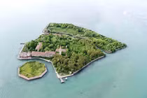 'Quá khứ chết chóc' của hòn đảo bị bỏ hoang ở Italy