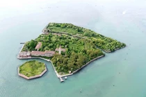 'Quá khứ chết chóc' của hòn đảo bị bỏ hoang ở Italy