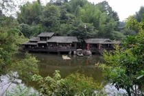 Ngôi làng quanh năm tịnh không bóng muỗi nhờ tôn thờ... "thần thú"? 