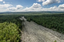 Dòng sông 'lạ' toàn đá nhưng vẫn nghe thấy tiếng róc rách