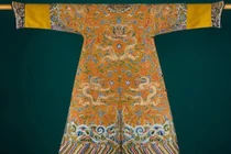 Vì sao thợ thủ công 3 năm mới may xong long bào cho hoàng đế? 