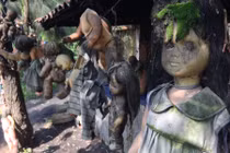 Lời đồn ám ảnh trên hòn đảo toàn búp bê quái dị