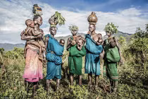 Phong tục làm đẹp lạ lùng của bộ tộc bí ẩn ở Ethiopia