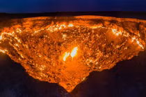 Phát hoảng “cổng địa ngục” trên Trái đất, lửa cháy mãi không tắt 