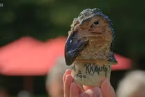 Đem bức tượng con chim kỳ lạ đi kiểm định, kinh ngạc nghe chuyên gia phán 