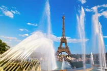 Vì sao dân Paris từng muốn phá tháp Eiffel bán sắt vụn?