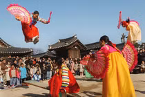 Những phong tục đón Tết Nguyên đán độc lạ có 1 không 2