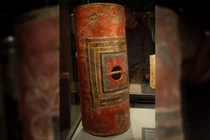 Giải mã chiếc khiên 1.800 năm tuổi của binh sĩ La Mã 