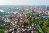 Italy: Mẹ thắng kiện buộc 2 con trai ngoài 40 tuổi ngừng “ăn bám“