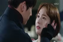 Bạn trai chia tay 1 tháng đã cưới vợ, cô gái mang bụng bầu đến làm cho ra nhẽ... 