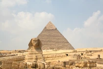 Vì sao Pharaoh Ai Cập xây dựng kim tự tháp từ lúc lên ngôi?