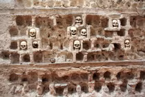 Bí mật rùng rợn tháp sọ người đặc biệt nhất hành tinh