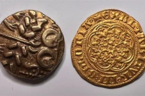 Dò kim loại, bất ngờ tìm thấy 'kho báu' quý giá