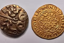 Dò kim loại, bất ngờ tìm thấy 'kho báu' quý giá