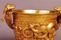 Cải tạo hồ nước, vô tình đụng trúng mộ cổ chứa kho báu vô giá