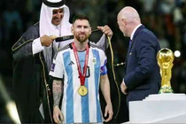 Áo choàng đen của Messi gây sốt trên thế giới sau World Cup
