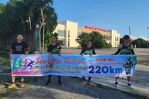 Siêu nhân Việt chạy bộ 200km suốt 37 tiếng gây sốt cộng đồng 