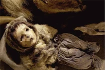 Phát hiện xác ướp bé trai 500 tuổi, lộ sự thật quặn lòng 