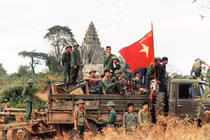 Hình ảnh lịch sử mãi không quên về "đội quân nhà Phật" trên đất Campuchia