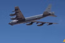 B-52H khoe có vũ khí độc, nhanh gấp đôi siêu tên lửa của Nga