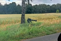 Lính Hà Lan dựng súng chống tăng bên đường, dân tá hoả báo cảnh sát 