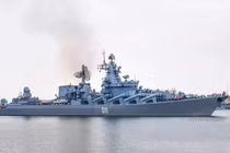 Tuần dương hạm Nga gây sốt tại Quân cảng Thanh Đảo