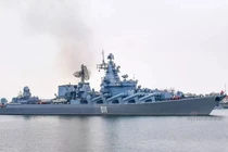 Tuần dương hạm Nga gây sốt tại Quân cảng Thanh Đảo