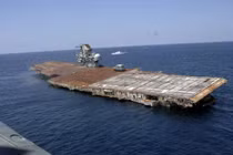 Tàu sân bay Mỹ ba lần đến VIệt Nam đã bị đánh đắm ra sao?