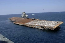 Tàu sân bay Mỹ ba lần đến VIệt Nam đã bị đánh đắm ra sao?