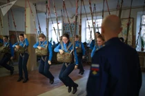 16% sức mạnh quân đội Nga phụ thuộc vào… phái yếu