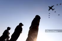 B-52 Mỹ bay qua biển Đông để tới Malaysia dự LIMA 2019