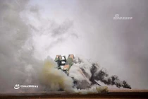 Dàn vũ khí Trung Quốc vừa mang ra bắn đạn thật ở sa mạc Gobi