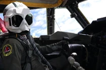 Phi công B-52 hóa "người ngoài hành tinh" khi ném bom hạt nhân