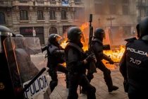Bạo loạn ở Barcelona, hơn 50 người bị bắt giữ