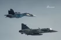 Chiến đấu cơ Hungary “đánh chặn” Su-30 trên biển Baltic