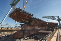 Mỹ lắp tàu sân bay 12 tỷ USD như… "xếp hình", quyết giảm giá, tăng tốc!