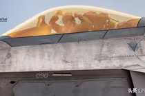 Có gì trong lớp vỏ tàng hình trên chiến đấu cơ F-22?