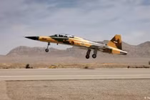 Iran quảng cáo chiến đấu cơ mới nước này tự sản xuất