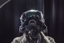 Mổ xẻ mũ bay giá 9 tỷ đồng của phi công chiến đấu cơ F-35