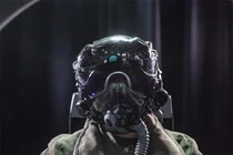 Mổ xẻ mũ bay giá 9 tỷ đồng của phi công chiến đấu cơ F-35